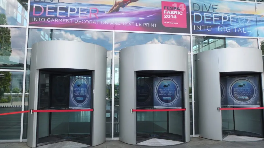 fespa-rotating-door-post-window-advertising-contra-vision fespa-rotating-door-post-window-advertising-contra-vision